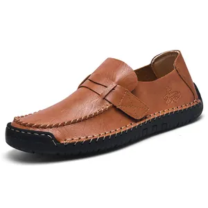 Mocassins pour hommes en cuir marron classique avec coutures contrastées et semelle en caoutchouc