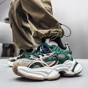 Baskets compensées pour hommes en vert et beige, respirantes pour un style urbain chic