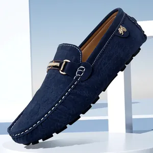 Mocassins élégants en daim bleu pour hommes avec boucle en métal et semelle à picots