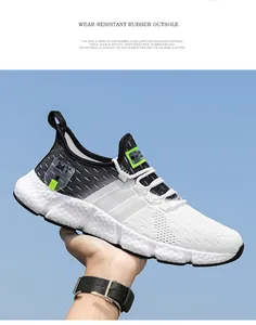 Close-up detail of the wear-resistant rubber outsole on these breathable flyknit running shoes