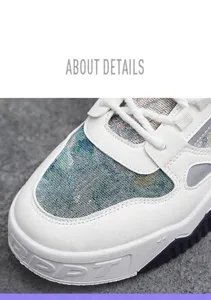 Close-up van retro bosolieverfpatroon en textuur op sneakers met een dikke zool