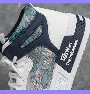 Detailopname van de bosolieverfstof op deze vintage mid-top sneakerschoenen