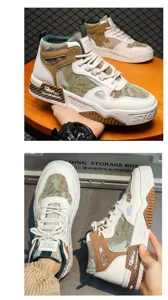 Close-up van retro sneakers met bosolieverf-textiel en een dikke witte plateauzool