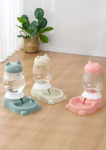 Trois options de couleur du distributeur d'eau mignon en forme d'oreilles de chat chez soi.