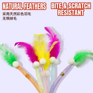 Bacchette per gatti con piume naturali, pompon e tubi in rete elastica colorata