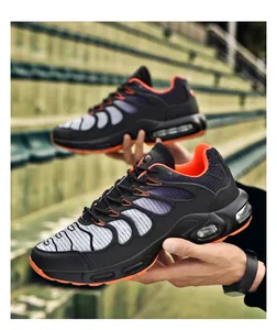 Vista dettagliata delle scarpe da corsa con ammortizzazione nera e arancione