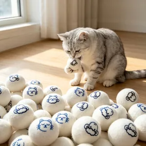 Wollfilz Stiller Katzenspielzeug Ball Bissfest Interaktiver Jagdball Für Innenkatzen Cartoon Schaf Katze Muster Haustierspielzeug