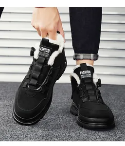 Detailansicht der schwarzen, fleecegefütterten Herren-Sneaker mit Drehverschluss-System