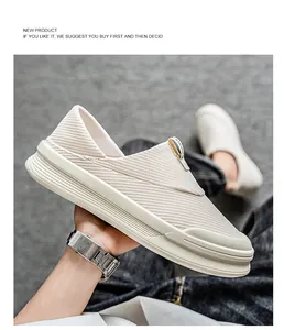 Vista detallada de mocasines de lona beige transpirables y ligeros para hombre verano