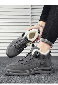 Detailansicht grauer hoher Winter-Sneaker mit warmem Futter und Drehverschluss