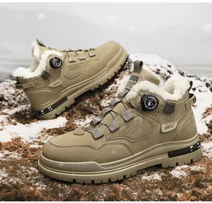 Detailaufnahme von Herren Winter-Sneakers mit Kunstfellfutter und Drehverschluss