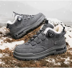 Detailansicht grauer Winter-Sneaker mit warmem Fleece-Futter und Drehverschluss.
