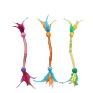 Lot de 3 jouets pour chat en filet élastique avec plumes et grelot pour animaux domestiques.