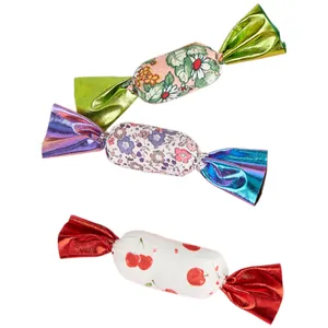 Set van 3 kattenspeeltjes in snoepvorm met bloemenpatronen en glanzende uiteinden.