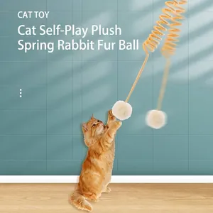Interaktives Katzen-Feder-Spielzeug aus Plüsch mit weichem Kaninchenfellball zum Spielen.