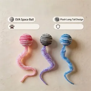 Giocattolo Interattivo per Gatti Palla di Peluche Con Lunga Coda Colorata di Bruco Palla Elastica in EVA Motivo Marmorizzato per Gatti