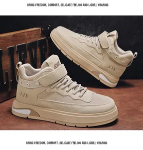 Vista dettagliata di sneakers alte kaki con cinturino in velcro e pannelli in tessuto.