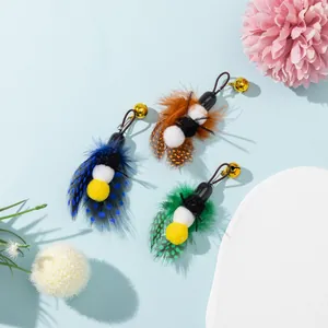 Drei bunte Insekten-Katzenangel-Ersatzköpfe mit Federn, Glocken und weichen Bommeln.