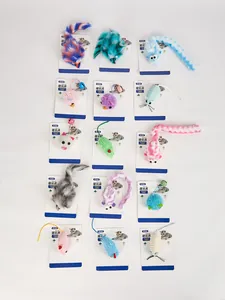 Set di 15 giocattoli colorati per gatti con erba gatta, topi di peluche e palline