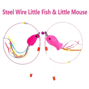 Piumino Interattivo per Gatti Con Filo di Acciaio Flessibile Campanello Peluche Topo Pesce Bruco Bacchetta di Piume per Addestramento Gatti Gioco Indoor