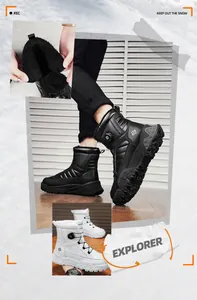 Detail view of men's fleece-lined snow boots with warm thermal lining and knob closure.
