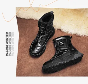 Close-up of black men's outdoor snow boots featuring warm fur lining and rotary buckle.