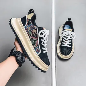 Zapatillas con plataforma para hombre, punta de concha y diseño de retazos étnicos