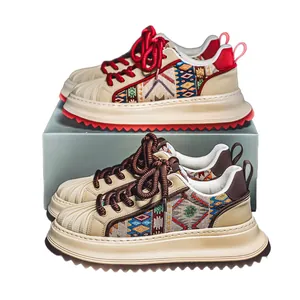 Zapatillas con plataforma para hombre con patrón étnico y diseño de punta de concha