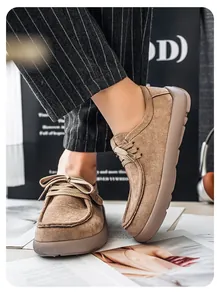 Mocasines de gamuza marrón de alta calidad para hombre con diseño de cordones y suela gruesa