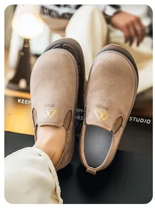 Vista detallada de mocasines de ante transpirables de primera calidad para hombres chic