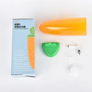 Bebedero con forma de zanahoria para conejos y cobayas con caja y accesorios.