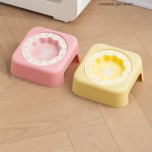 Deux bols pour animaux en céramique rose et jaune pastel avec motifs de lapins mignons