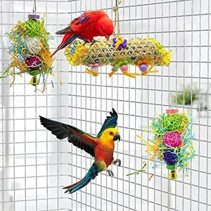 Set mit 3 bunten Vogelkauspielzeugen inklusive Rattankugeln und Papierschnipsel Quasten