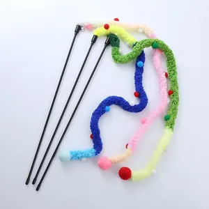Bacchetta per gatti con corda in peluche colorata e campanellino