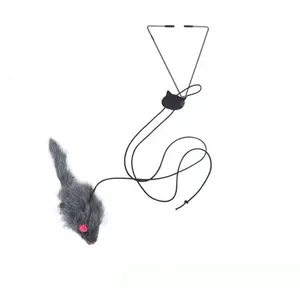 Jouet pour chat suspendu ajustable avec une souris en peluche grise et un cordon élastique