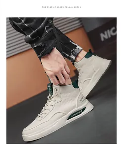 Vista dettagliata di sneaker alte bianche con accenti verdi indossate da un modello.