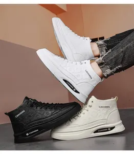 Sneakers casual mid-top da uomo con motivi a monogramma in rilievo in tre diversi colori.