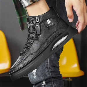 Sneakers casual uomo nere a metà altezza con cerniera laterale e design moda coreana