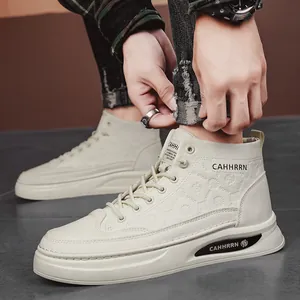 Scarpe casual da uomo mid-top bianco sporco con motivi floreali goffrati in pelle