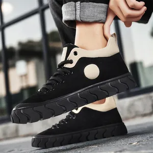 Classic retro men's black low-top sports sneakers with chunky sole for casual wear