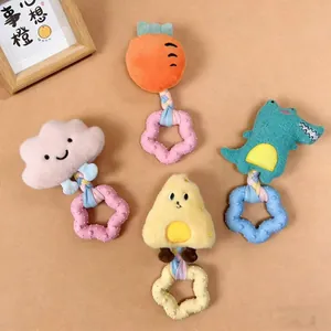 Collezione di quattro simpatici peluche sonori per animali con anelli da masticare