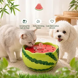 Automatische waterfontein voor katten en honden in de vorm van een watermeloen