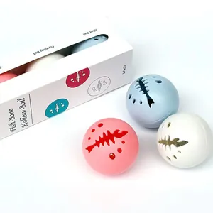 Set de 3 juguetes interactivos para gatos con diseño de espinas de pescado y luz