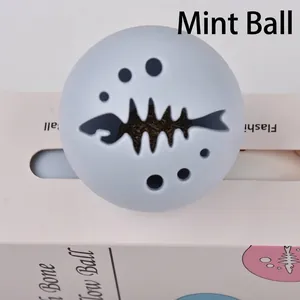 Gros plan d'une balle d'herbe à chat avec motif d'arête de poisson et texture douce