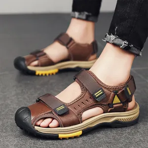 Sandalias de cuero marrón para hombre con punta cerrada y suela de goma resistente