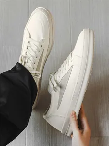 Baskets décontractées en cuir blanc de style high-street avec bande latérale grise