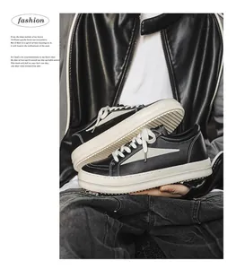 Vue détaillée des baskets en cuir pour hommes style high-street noir et blanc