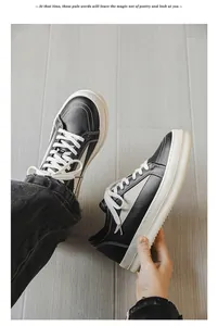 Détail de baskets décontractées en cuir noir pour hommes avec panneaux blancs