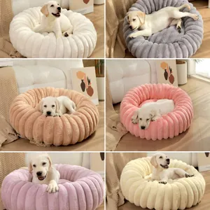 Panier rond en peluche pour chiens et chats disponible en six couleurs pastel douces