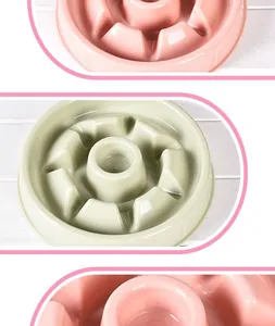Nahaufnahme der rosa und grünen Anti-Schling-Näpfe mit innerer Labyrinthstruktur